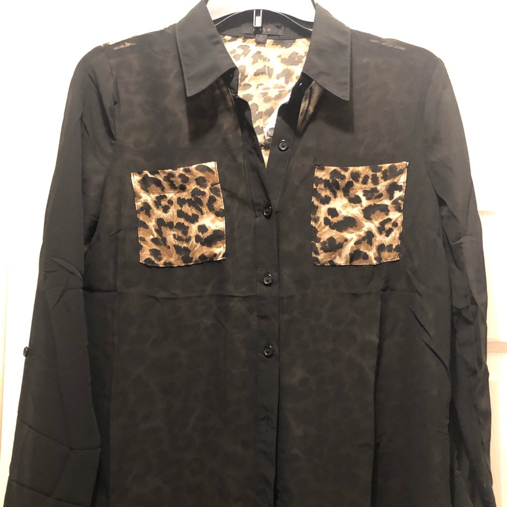 ♥️ Sale! Edge NWT Black & Leopard Print Blouse. It’s so beautiful. Size S